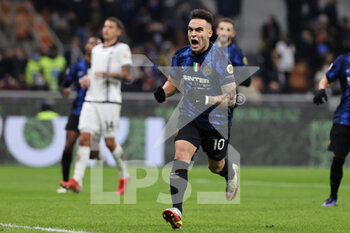 2021-12-01 - Lautaro Martinez of FC Internazionale celebrates after scoring a goal during the Serie A 2021/22 football match between FC Internazionale and Spezia Calcio at Giuseppe Meazza Stadium, Milan, Italy on December 01, 2021 - INTER - FC INTERNAZIONALE VS SPEZIA CALCIO - ITALIAN SERIE A - SOCCER