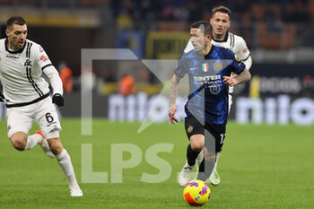 2021-12-01 - Stefano Sensi of FC Internazionale in action during the Serie A 2021/22 football match between FC Internazionale and Spezia Calcio at Giuseppe Meazza Stadium, Milan, Italy on December 01, 2021 - INTER - FC INTERNAZIONALE VS SPEZIA CALCIO - ITALIAN SERIE A - SOCCER