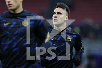 2021-12-01 - Lautaro Martinez of FC Internazionale warms up during the Serie A 2021/22 football match between FC Internazionale and Spezia Calcio at Giuseppe Meazza Stadium, Milan, Italy on December 01, 2021 - INTER - FC INTERNAZIONALE VS SPEZIA CALCIO - ITALIAN SERIE A - SOCCER