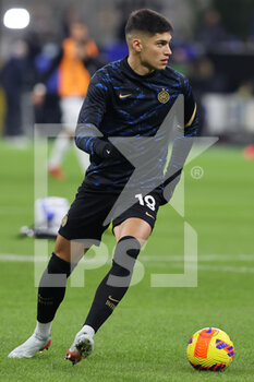 2021-12-01 - Joaquin Correa of FC Internazionale warms up during the Serie A 2021/22 football match between FC Internazionale and Spezia Calcio at Giuseppe Meazza Stadium, Milan, Italy on December 01, 2021 - INTER - FC INTERNAZIONALE VS SPEZIA CALCIO - ITALIAN SERIE A - SOCCER
