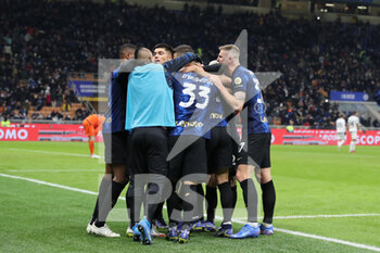 2021-12-01 - Lautaro Martinez of FC Internazionale celebrates with his teammates after scoring a goal during the Serie A 2021/22 football match between FC Internazionale and Spezia Calcio at Giuseppe Meazza Stadium, Milan, Italy on December 01, 2021 - INTER - FC INTERNAZIONALE VS SPEZIA CALCIO - ITALIAN SERIE A - SOCCER