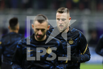 2021-12-01 - Milan Skriniar of FC Internazionale warms up during the Serie A 2021/22 football match between FC Internazionale and Spezia Calcio at Giuseppe Meazza Stadium, Milan, Italy on December 01, 2021 - INTER - FC INTERNAZIONALE VS SPEZIA CALCIO - ITALIAN SERIE A - SOCCER