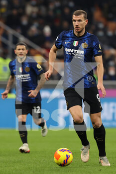 2021-12-01 - Edin Dzeko of FC Internazionale in action during the Serie A 2021/22 football match between FC Internazionale and Spezia Calcio at Giuseppe Meazza Stadium, Milan, Italy on December 01, 2021 - INTER - FC INTERNAZIONALE VS SPEZIA CALCIO - ITALIAN SERIE A - SOCCER