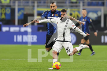 2021-12-01 - Daniele Verde of Spezia Calcio in action during the Serie A 2021/22 football match between FC Internazionale and Spezia Calcio at Giuseppe Meazza Stadium, Milan, Italy on December 01, 2021 - INTER - FC INTERNAZIONALE VS SPEZIA CALCIO - ITALIAN SERIE A - SOCCER