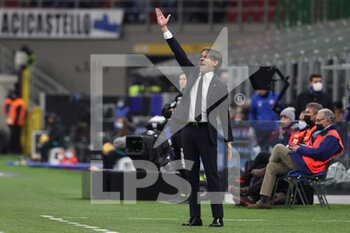 2021-12-01 - Simone Inzaghi Head Coach of FC Internazionale reacts from the bench during the Serie A 2021/22 football match between FC Internazionale and Spezia Calcio at Giuseppe Meazza Stadium, Milan, Italy on December 01, 2021 - INTER - FC INTERNAZIONALE VS SPEZIA CALCIO - ITALIAN SERIE A - SOCCER