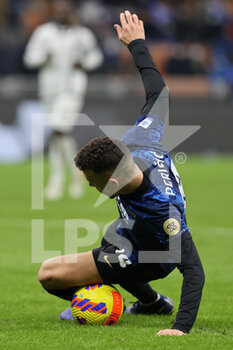 2021-12-01 - Christian Eriksen of FC Internazionale in action during the Serie A 2021/22 football match between FC Internazionale and Spezia Calcio at Giuseppe Meazza Stadium, Milan, Italy on December 01, 2021 - INTER - FC INTERNAZIONALE VS SPEZIA CALCIO - ITALIAN SERIE A - SOCCER