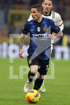 2021-12-01 - Stefano Sensi of FC Internazionale in action during the Serie A 2021/22 football match between FC Internazionale and Spezia Calcio at Giuseppe Meazza Stadium, Milan, Italy on December 01, 2021 - INTER - FC INTERNAZIONALE VS SPEZIA CALCIO - ITALIAN SERIE A - SOCCER