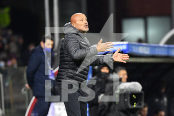 2021-11-30 - Salernitana's head coach Stefano Colantuono gestures  - US SALERNITANA VS JUVENTUS FC - ITALIAN SERIE A - SOCCER