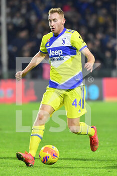 2021-11-30 - Juventus' forward Dejan Kulusevski in action  - US SALERNITANA VS JUVENTUS FC - ITALIAN SERIE A - SOCCER