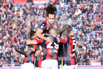 2021-12-05 - Bologna players celebrate after a goal - BOLOGNA FC VS ACF FIORENTINA - ITALIAN SERIE A - SOCCER