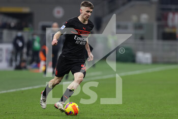 2021-12-04 - Alexis Saelemaekers of AC Milan in action during the Serie A 2021/22 football match between AC Milan and US Salernitana 1919 at Giuseppe Meazza Stadium, Milan, Italy on December 04, 2021 - AC MILAN VS US SALERNITANA - ITALIAN SERIE A - SOCCER