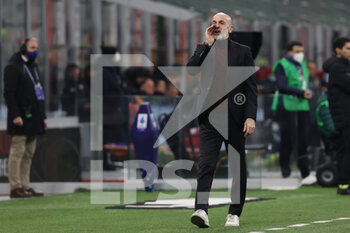 2021-12-04 - Stefano Pioli Head Coach of AC Milan reacts from the bench during the Serie A 2021/22 football match between AC Milan and US Salernitana 1919 at Giuseppe Meazza Stadium, Milan, Italy on December 04, 2021 - AC MILAN VS US SALERNITANA - ITALIAN SERIE A - SOCCER