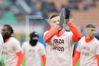 2021-12-04 - Theo Hernandez of AC Milan warms up during the Serie A 2021/22 football match between AC Milan and US Salernitana 1919 at Giuseppe Meazza Stadium, Milan, Italy on December 04, 2021 - AC MILAN VS US SALERNITANA - ITALIAN SERIE A - SOCCER
