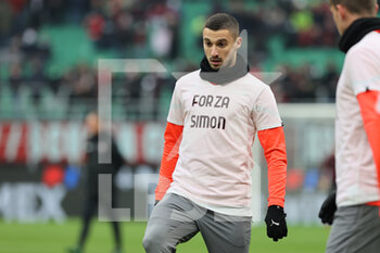 2021-12-04 - Rade Krunic of AC Milan warms up during the Serie A 2021/22 football match between AC Milan and US Salernitana 1919 at Giuseppe Meazza Stadium, Milan, Italy on December 04, 2021 - AC MILAN VS US SALERNITANA - ITALIAN SERIE A - SOCCER