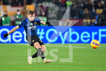 2021-12-04 - Nicolo' Barella (FC Inter) during the  Italian Football Championship League A 2021/2022 match between AS Roma vs Inter FC at the Olimpic Stadium in Rome  on 04 December 2021. - AS ROMA VS INTER - FC INTERNAZIONALE - ITALIAN SERIE A - SOCCER