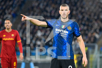 2021-12-04 - Edin Dzeko (FC Inter) during the  Italian Football Championship League A 2021/2022 match between AS Roma vs Inter FC at the Olimpic Stadium in Rome  on 04 December 2021. - AS ROMA VS INTER - FC INTERNAZIONALE - ITALIAN SERIE A - SOCCER