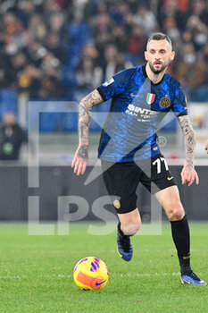 2021-12-04 - Marcelo Brozovic (FC Inter) during the  Italian Football Championship League A 2021/2022 match between AS Roma vs Inter FC at the Olimpic Stadium in Rome  on 04 December 2021. - AS ROMA VS INTER - FC INTERNAZIONALE - ITALIAN SERIE A - SOCCER