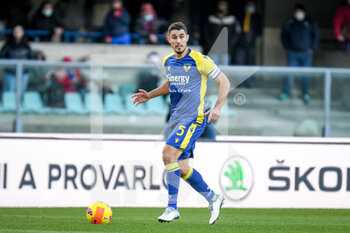 2021-12-12 - Verona's Davide Faraoni portrait in action - HELLAS VERONA FC VS ATALANTA BC - ITALIAN SERIE A - SOCCER