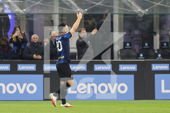 2021-12-12 - Lautaro Martinez of FC Internazionale celebrates after scoring a goal during the Serie A 2021/22 football match between FC Internazionale and Cagliari Calcio at Giuseppe Meazza Stadium, Milan, Italy on December 12, 2021 - INTER - FC INTERNAZIONALE VS CAGLIARI CALCIO - ITALIAN SERIE A - SOCCER