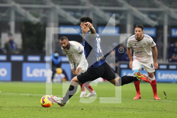 2021-12-12 - Lautaro Martinez of FC Internazionale kicking a penalty during the Serie A 2021/22 football match between FC Internazionale and Cagliari Calcio at Giuseppe Meazza Stadium, Milan, Italy on December 12, 2021 - INTER - FC INTERNAZIONALE VS CAGLIARI CALCIO - ITALIAN SERIE A - SOCCER