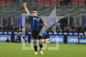 2021-12-12 - Lautaro Martinez of FC Internazionale gestures during the Serie A 2021/22 football match between FC Internazionale and Cagliari Calcio at Giuseppe Meazza Stadium, Milan, Italy on December 12, 2021 - INTER - FC INTERNAZIONALE VS CAGLIARI CALCIO - ITALIAN SERIE A - SOCCER