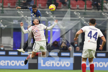 2021-12-12 - Denzel Dumfries of FC Internazionale fights for the ball against Raoul Bellanova of Cagliari Calcio during the Serie A 2021/22 football match between FC Internazionale and Cagliari Calcio at Giuseppe Meazza Stadium, Milan, Italy on December 12, 2021 - INTER - FC INTERNAZIONALE VS CAGLIARI CALCIO - ITALIAN SERIE A - SOCCER