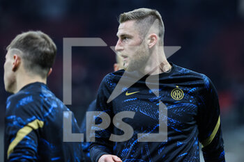 2021-12-12 - Milan Skriniar of FC Internazionale warms up during the Serie A 2021/22 football match between FC Internazionale and Cagliari Calcio at Giuseppe Meazza Stadium, Milan, Italy on December 12, 2021 - INTER - FC INTERNAZIONALE VS CAGLIARI CALCIO - ITALIAN SERIE A - SOCCER