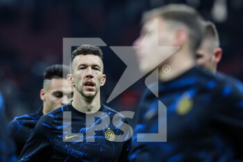 2021-12-12 - Ivan Perisic of FC Internazionale warms up during the Serie A 2021/22 football match between FC Internazionale and Cagliari Calcio at Giuseppe Meazza Stadium, Milan, Italy on December 12, 2021 - INTER - FC INTERNAZIONALE VS CAGLIARI CALCIO - ITALIAN SERIE A - SOCCER