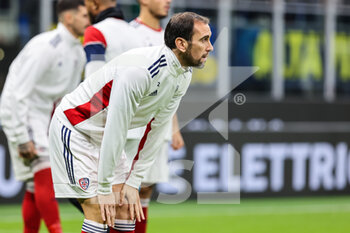 2021-12-12 - Diego Godin of Cagliari Calcio looks on during the Serie A 2021/22 football match between FC Internazionale and Cagliari Calcio at Giuseppe Meazza Stadium, Milan, Italy on December 12, 2021 - INTER - FC INTERNAZIONALE VS CAGLIARI CALCIO - ITALIAN SERIE A - SOCCER