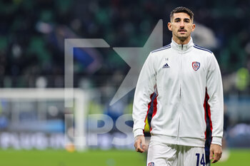 2021-12-12 - Alessandro Deiola of Cagliari Calcio warms up during the Serie A 2021/22 football match between FC Internazionale and Cagliari Calcio at Giuseppe Meazza Stadium, Milan, Italy on December 12, 2021 - INTER - FC INTERNAZIONALE VS CAGLIARI CALCIO - ITALIAN SERIE A - SOCCER
