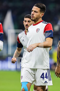 2021-12-12 - Andrea Carboni of Cagliari Calcio warms up during the Serie A 2021/22 football match between FC Internazionale and Cagliari Calcio at Giuseppe Meazza Stadium, Milan, Italy on December 12, 2021 - INTER - FC INTERNAZIONALE VS CAGLIARI CALCIO - ITALIAN SERIE A - SOCCER