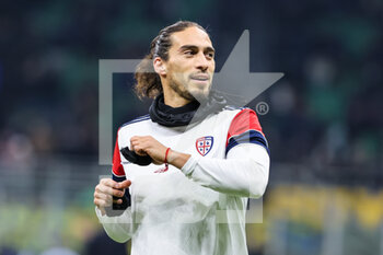 2021-12-12 - Martin Caceres of Cagliari Calcio looks on during the Serie A 2021/22 football match between FC Internazionale and Cagliari Calcio at Giuseppe Meazza Stadium, Milan, Italy on December 12, 2021 - INTER - FC INTERNAZIONALE VS CAGLIARI CALCIO - ITALIAN SERIE A - SOCCER