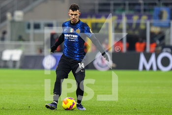 2021-12-12 - Ivan Perisic of FC Internazionale in action during the Serie A 2021/22 football match between FC Internazionale and Cagliari Calcio at Giuseppe Meazza Stadium, Milan, Italy on December 12, 2021 - INTER - FC INTERNAZIONALE VS CAGLIARI CALCIO - ITALIAN SERIE A - SOCCER