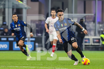 2021-12-12 - Lautaro Martinez of FC Internazionale in action during the Serie A 2021/22 football match between FC Internazionale and Cagliari Calcio at Giuseppe Meazza Stadium, Milan, Italy on December 12, 2021 - INTER - FC INTERNAZIONALE VS CAGLIARI CALCIO - ITALIAN SERIE A - SOCCER