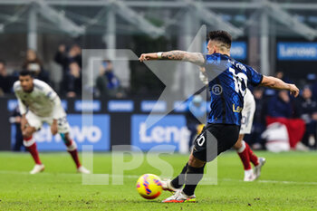 2021-12-12 - Lautaro Martinez of FC Internazionale kicking a penalty during the Serie A 2021/22 football match between FC Internazionale and Cagliari Calcio at Giuseppe Meazza Stadium, Milan, Italy on December 12, 2021 - INTER - FC INTERNAZIONALE VS CAGLIARI CALCIO - ITALIAN SERIE A - SOCCER