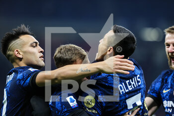 2021-12-12 - Alexis Sanchez of FC Internazionale celebrates with his teammates after scoring a goal during the Serie A 2021/22 football match between FC Internazionale and Cagliari Calcio at Giuseppe Meazza Stadium, Milan, Italy on December 12, 2021 - INTER - FC INTERNAZIONALE VS CAGLIARI CALCIO - ITALIAN SERIE A - SOCCER