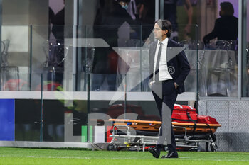 2021-12-12 - Simone Inzaghi Head Coach of FC Internazionale during the Serie A 2021/22 football match between FC Internazionale and Cagliari Calcio at Giuseppe Meazza Stadium, Milan, Italy on December 12, 2021 - INTER - FC INTERNAZIONALE VS CAGLIARI CALCIO - ITALIAN SERIE A - SOCCER