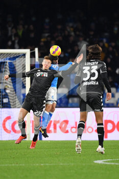 2021-12-12 - Empoli's midfielder Szymon Zurkowski jump for the ball - SSC NAPOLI VS EMPOLI FC - ITALIAN SERIE A - SOCCER