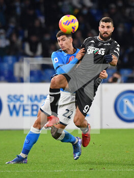 2021-12-12 - Napoli's defender Giovanni Di Lorenzo in action against Empoli's forward Patrick Cutrone  - SSC NAPOLI VS EMPOLI FC - ITALIAN SERIE A - SOCCER