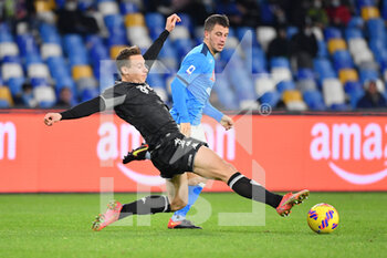 2021-12-12 - Empoli's midfielder Szymon Zurkowski in action against Napoli's midfielder Diego Demme  - SSC NAPOLI VS EMPOLI FC - ITALIAN SERIE A - SOCCER