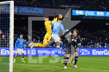 2021-12-12 - Empoli's goalkeeper Guglielmo Vicario save on Napoli's defender Giovanni Di Lorenzo  - SSC NAPOLI VS EMPOLI FC - ITALIAN SERIE A - SOCCER