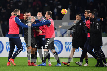 2021-12-12 - Empoli's forward Patrick Cutrone celebrates with teammates after scoring the 0-1 goal  - SSC NAPOLI VS EMPOLI FC - ITALIAN SERIE A - SOCCER