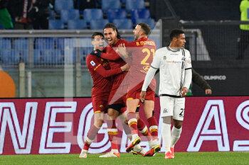 2021-12-13 - Chris Smalling (AS Roma) celebrates after scoring the goal 1-0 during the  Italian Football Championship League A 2021/2022 match between AS Roma vs Spezia Calcio at the Olimpic Stadium in Rome  on 13 December 2021. - AS ROMA VS SPEZIA CALCIO - ITALIAN SERIE A - SOCCER