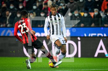 2021-12-11 - Udinese's Destiny Udogie in action against Milan's Fikayo Tomori (Milan) - UDINESE CALCIO VS AC MILAN - ITALIAN SERIE A - SOCCER