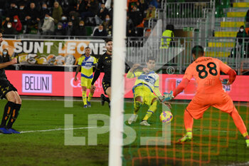 2021-12-11 - Alvaro Morata (Juventus FC) shooting on goal - VENEZIA FC VS JUVENTUS FC - ITALIAN SERIE A - SOCCER