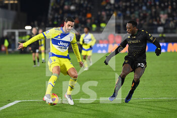 2021-12-11 - Mattia De Sceglio (Juventus) in action - VENEZIA FC VS JUVENTUS FC - ITALIAN SERIE A - SOCCER