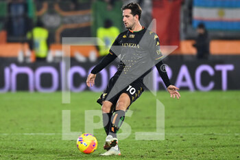 2021-12-11 - Mattia Aramu (Venezia FC) in action - VENEZIA FC VS JUVENTUS FC - ITALIAN SERIE A - SOCCER