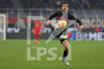 2021-12-19 - Alessando Florenzi of AC Milan in action during the Serie A 2021/22 football match between AC Milan and SSC Napoli at Giuseppe Meazza Stadium, Milan, Italy on December 19, 2021 - AC MILAN VS SSC NAPOLI - ITALIAN SERIE A - SOCCER