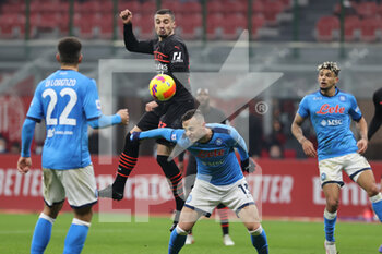 2021-12-19 - Rade Krunic of AC Milan fights for the ball against Amir Rrahmani of SSC Napoli during the Serie A 2021/22 football match between AC Milan and SSC Napoli at Giuseppe Meazza Stadium, Milan, Italy on December 19, 2021 - AC MILAN VS SSC NAPOLI - ITALIAN SERIE A - SOCCER