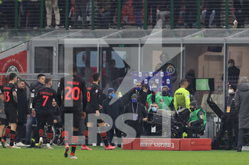 2021-12-19 - Referee Davide Massa VAR during the Serie A 2021/22 football match between AC Milan and SSC Napoli at Giuseppe Meazza Stadium, Milan, Italy on December 19, 2021 - AC MILAN VS SSC NAPOLI - ITALIAN SERIE A - SOCCER